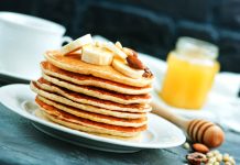 Panquecas de avena y cambur: la opción ideal para un desayuno o cena rico en fibra y proteína