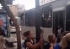 “Nos pararon sin sentido”: Situación entre pasajeros de transporte público y funcionarios de PoliChacao (+ Video)