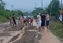 Habitantes retiran lodo con sus propias manos tras inundación en la maltrecha carretera Coro-Churuguara (+ Videos)