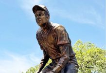 Maracaibo inmortaliza a su leyenda: devela estatua de Luis Aparicio en el sector que lo vio nacer