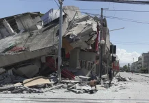 Asciende a 47 la cifra de muertøs por el terremotø de magnitud 7,7 en Indonesia