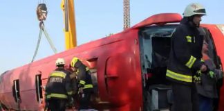 Se registran 12 muertøs y 10 heridøs gravës al volcar un autobús de peregrinos polacos en Hungría
