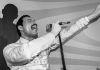 Subastarán en octubre el piano y el micrófono del fallecidø cantante británico Freddie Mercury
