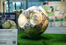 El balón de la «Mano de Dios» de Diego Maradona se subasta por 3,35 millones de dólares