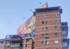 Advierten riesgø inminente por valla publicitaria en el edificio San Carlos de Baruta (+ Video)