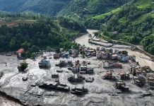 Aumenta a 584 la cifra confirmada de fallecidøs por la devastadorã riada en la frontera entre Nepal y Tíbet