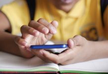 México alista regulación sobre el uso de celulares y dispositivos en las escuelas