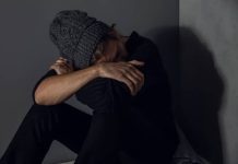 ¿Por qué sobrevives y sientes culpa? El profundo impÄcto psicológico de los terremotÖs y cómo la ayüda profesional puede salvÄr tu salud mental