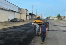 Más de 700 toneladas de asfalto y trabajos de iluminación transforman la calle Constitución en El Roble, estado Bolívar (+ Detalles)