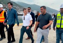 Gobernación de La Guaira recibe donación de 20 maquinarias pesadas por parte del Gobierno de EE. UU. para acelerar las labores de remoción de escombros (+Fotos)