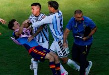 La FIFA süspendió 10 partidos a Leandro Paredes por su pelea en la Final del Mundial y mültó a Argentina por la pancarta de las Malvinas
