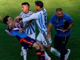 La FIFA süspendió 10 partidos a Leandro Paredes por su pelea en la Final del Mundial y mültó a Argentina por la pancarta de las Malvinas