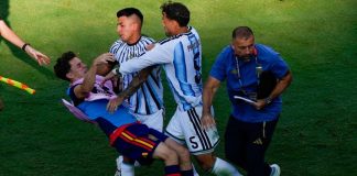 La FIFA süspendió 10 partidos a Leandro Paredes por su pelea en la Final del Mundial y mültó a Argentina por la pancarta de las Malvinas