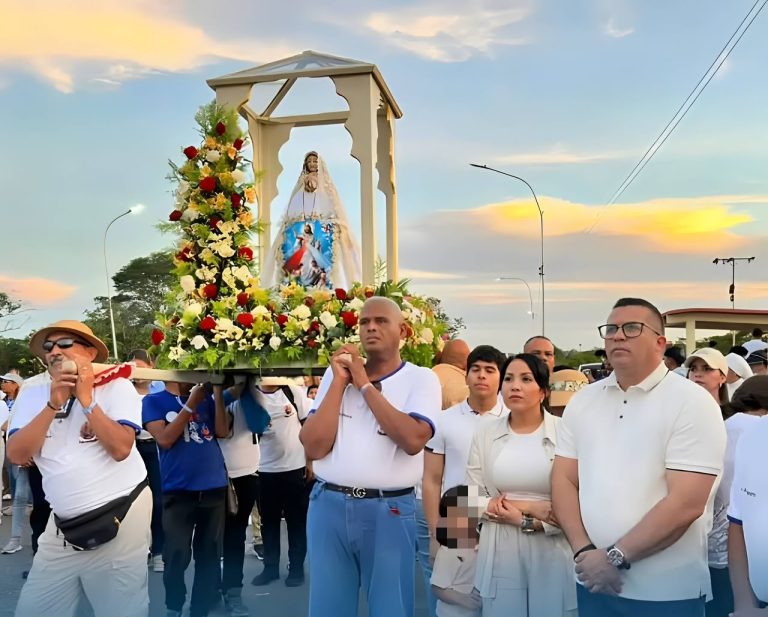 Miles de feligreses monaguenses se congregan en la multitudinaria caminata «7 Kilómetros de Fe» en honor a la Virgen del Valle (+ Fotos)