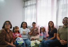 Entregan certificados de autoconstrucción a condominios y viviendas a familias damnificadäs en Los Teques