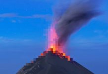 La erüpción del volcán Anak Krakatoa paraliza seis aeropuertos y afectâ a miles de pasajeros en Indonesia