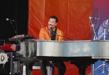 Hospitalizado de forma preventiva el cantautor Lionel Richie tras sufrïr agotamiento en pleno concierto