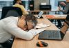 La fatiga silenciosa: Cómo la hiperconectividad y el estrés digital afectän la salud laboral