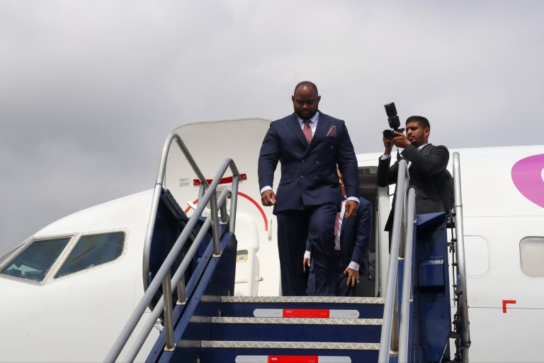 Canciller de Trinidad y Tobago llega a Venezuela para reforzar el diálogo y la cooperación bilateral (+ Fotos)