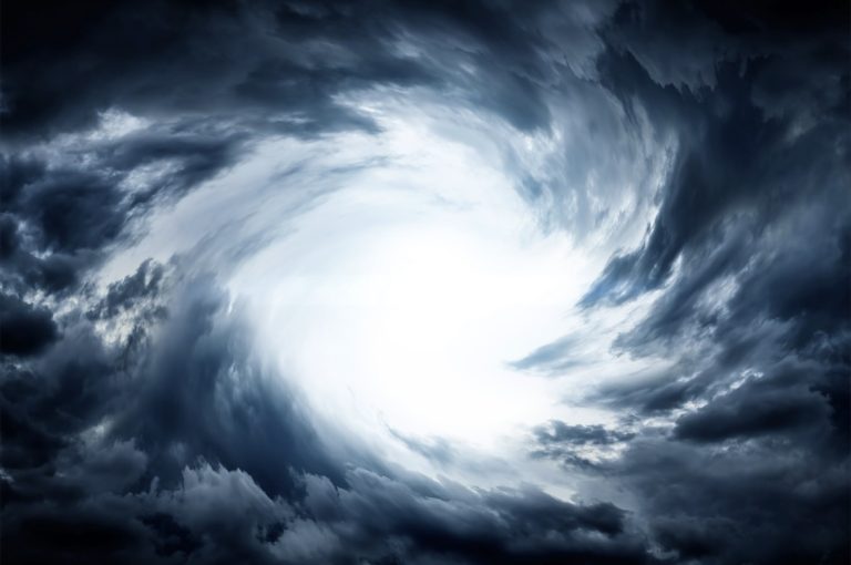 Tormenta tropical Edouard toca tierra en el sur de Estados Unidos y despliega alertäs por fuertës lluvias en Luisiana y Texas 