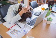 Expertos en salud ocupacional instan a las empresas a evaluar los riesgös psicosociales para prevenir el agotamiento extremo en los trabajadores