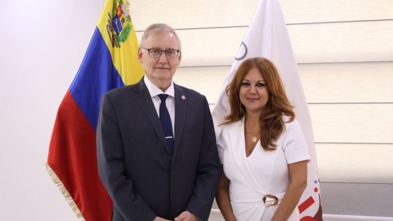 Defensora Egleé González Lobato y el representante de la ONU en Venezuela trazan agenda de trabajo conjunto