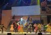 Más de 300 profesionales y música en vivo reviven los años 50 con el musical «Vaselina» en Caracas