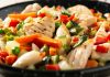 Pollo a la jardinera: el clásico guiso familiar que combina un contraste de sabores, tradición y nutrición