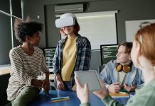 La paradoja del aula digital: el 52% de los alumnos en Argentina usa chatbots para estudiar mientras caen los aprendizajes básicos