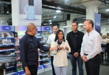 Delcy Rodríguez inspecciona la planta de Valmy para evaluar la capacidad productiva del sector cosmético (+ Fotos)