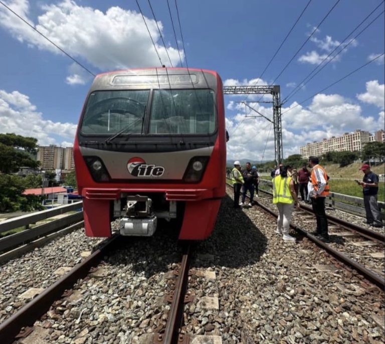 Sistema Ferroviario Central Ezequiel Zamora I reactiva su servicio comercial en el tramo Caracas – Valles del Tuy tras culminar labores de reparación en la catenaria 