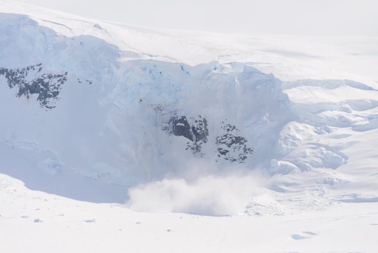 Alud de piedra y nieve azota la región montañosa de Kabardino-Balkaria en Rusia y deja un saldo de al menos dos alpinistas fallecidøs