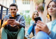 Investigadores determinan que el hábito digital impacta la salud mental de los estudiantes por encima de las horas de uso