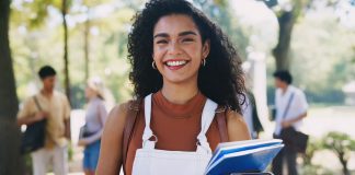 Reino Unido abre la convocatoria de becas Chevening para maestrías financiadas dirigidas a venezolanos (+ Detalles)