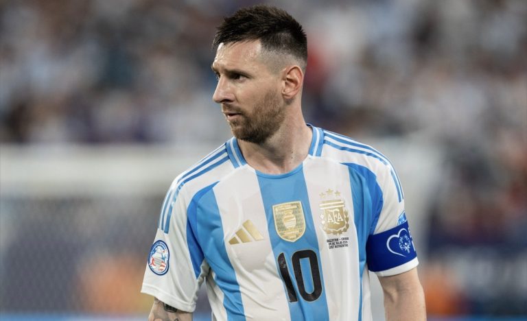 La AFA homenajeará a Lionel Messi con un minuto de aplausos en todos los estadios del país