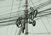Vecinos de ocho urbanizaciones de Valencia denuncian crisïs eléctrica y pérdidas de insumos básicos