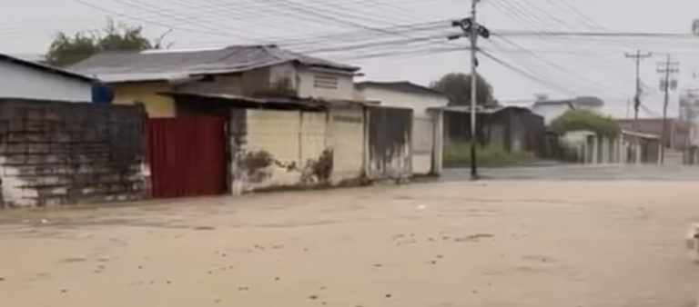 Lluvias generan severas inundaciones en el barrio La Peñita de Guanare tras fallas en los drenajes (+ Video)