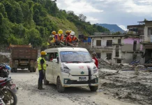 Aumenta a 1.250 la cifra de muertøs por riada en Nepal mientras buscan a miles de desaparecidos