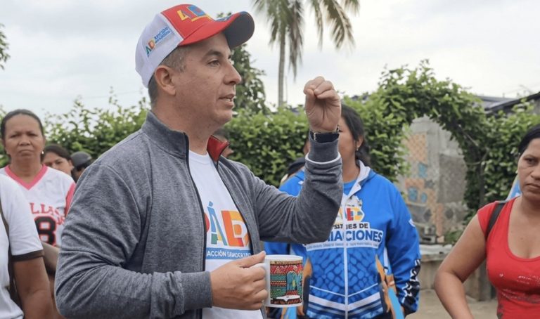 Polémica en Acarigua: Alcalde advierte en cerrar comercios que no paguen los impuestos, “si no pagan no se puede financiar una cancha que me cuesta 300 mil dólares hacerla” (+ Video)