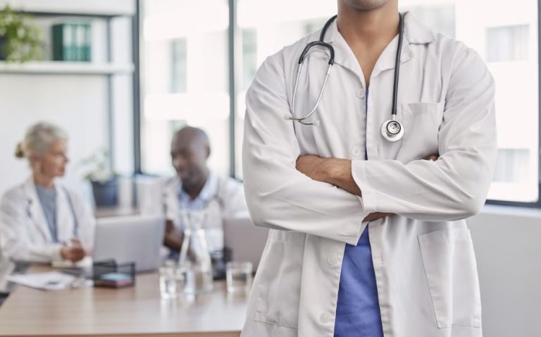 Sanar sin fronteras: más de 2.000 médicos venezolanos transforman y fortalecen la salud en Argentina