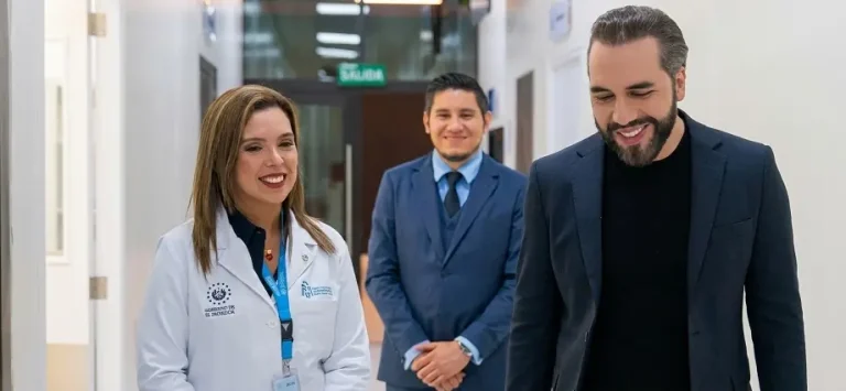 Orgullo venezolano en El Salvador: la médico que guío a Bukele y hoy lidera la tecnología del nuevo Hospital Rosales