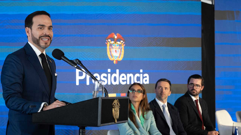 De la Espriella cancela diálogos con más grupos armadøs y apela freno a bombardeøs en Colombia