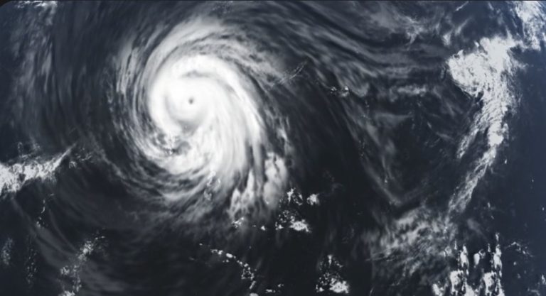 El huracán Marie sube a categoría 2 y amenazâ el noroeste de México con fuertes precipitaciones