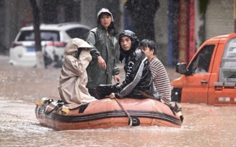 Lluvias récord por los remanentes del tifón Saudel dejan inundaciones y destrozøs en la provincia china de Fujian