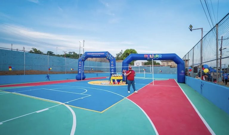 Impulsan el deporte en Bolívar con la entrega de la cancha «Cumbre de Venezuela» en Cerro Roberto (+ Detalles)