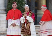 Cerca de 80.000 jóvenes congregan al papa León XIV en el Estadio de Francia durante su visita apostólica