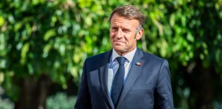 Emmanuel Macron califica como «monumental» la multitudinaria misa oficiada por el papa León XIV en París
