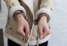 Detienen a mujer en El Valle por falsificar y vender certificados médicos en Caracas