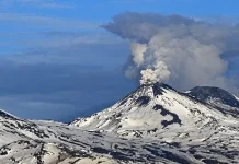 Complejo volcánico Nevados de Chillán registra una nueva erupción y las autoridades amplían el perímetro de seguridad