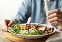 La combinación de ejercicio físico, nutrición balanceada y un buen descanso permite contrarrestar la pérdida gradual de facultades cognitivas